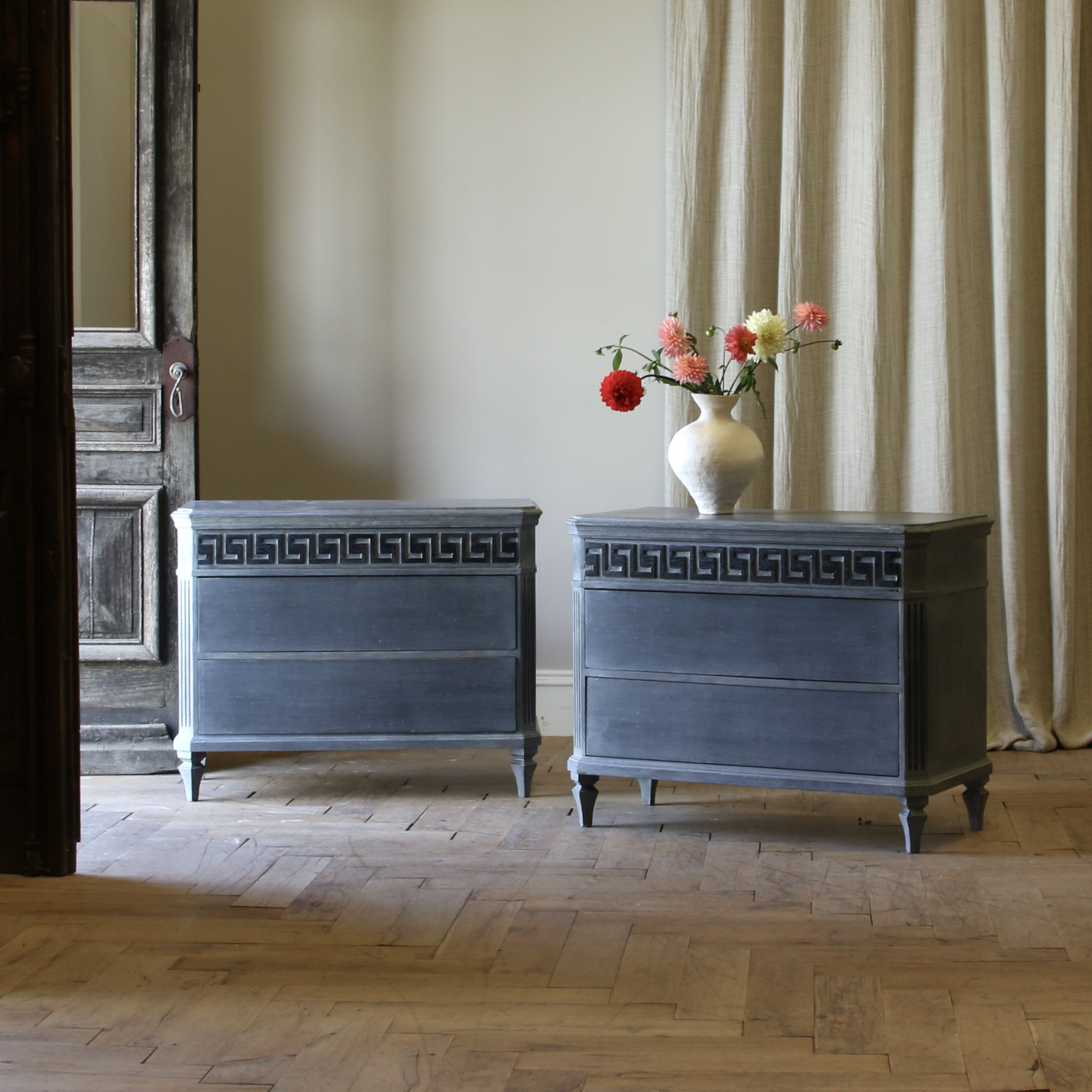 153-32 - Pair of Swedish Commodes